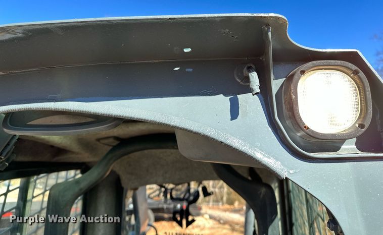 image for item DF8441 2018 John Deere 323E tracked skid steer loader