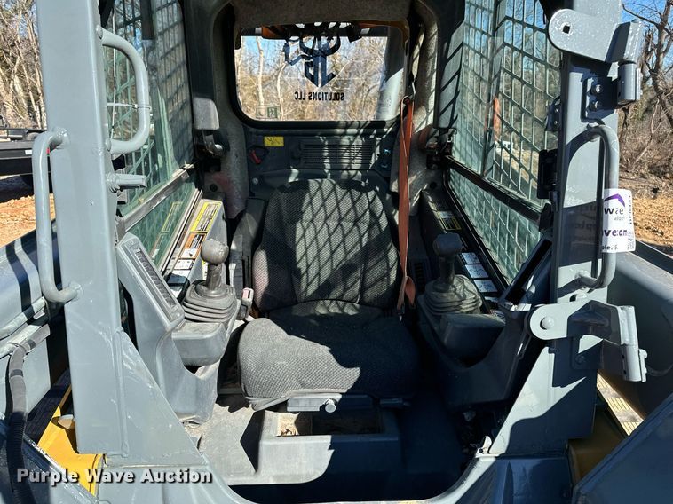 image for item DF8441 2018 John Deere 323E tracked skid steer loader