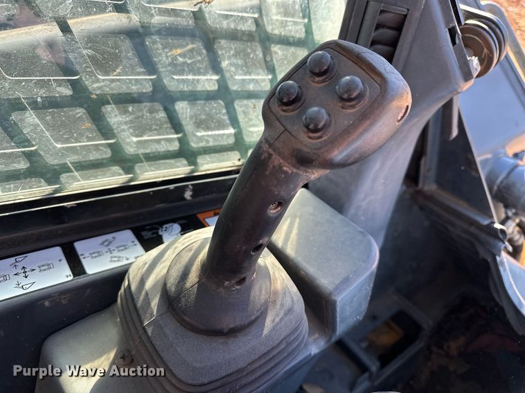 image for item DF8441 2018 John Deere 323E tracked skid steer loader