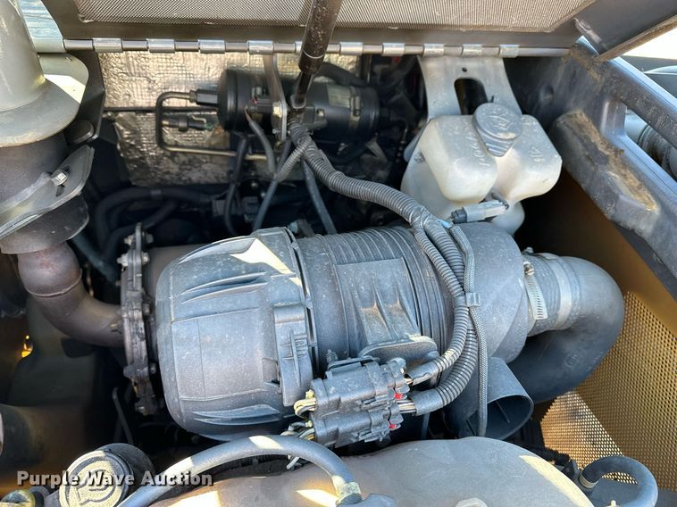 image for item DF8441 2018 John Deere 323E tracked skid steer loader