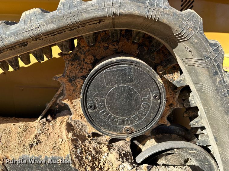 image for item DF8441 2018 John Deere 323E tracked skid steer loader