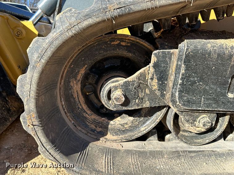 image for item DF8441 2018 John Deere 323E tracked skid steer loader