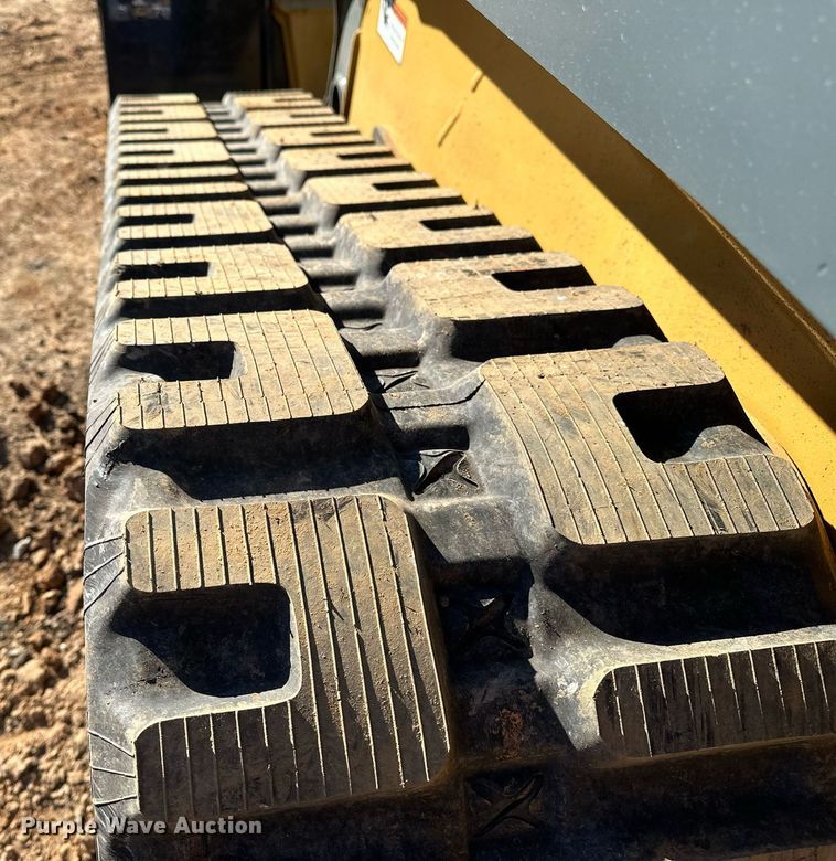 image for item DF8441 2018 John Deere 323E tracked skid steer loader