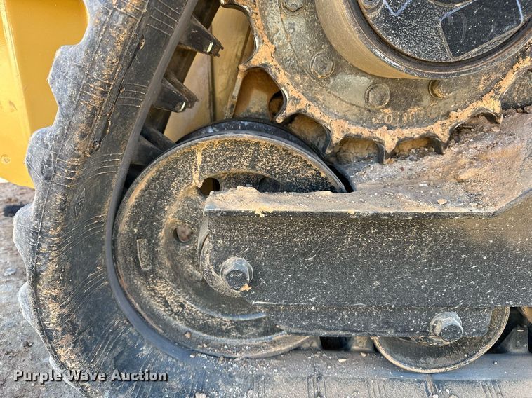 image for item DF8441 2018 John Deere 323E tracked skid steer loader