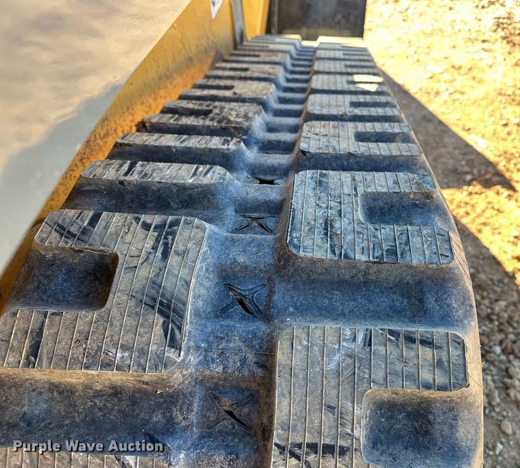 image for item DF8441 2018 John Deere 323E tracked skid steer loader