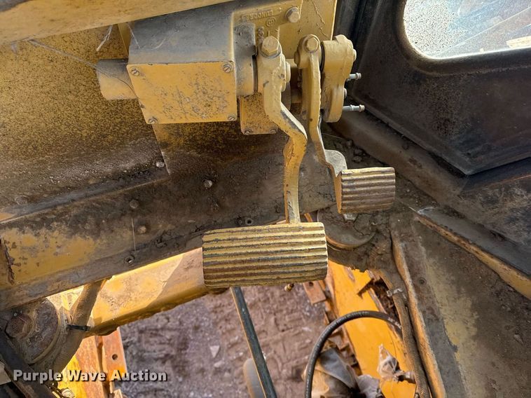 image for item DJ9719 1994 Caterpillar D8N dozer