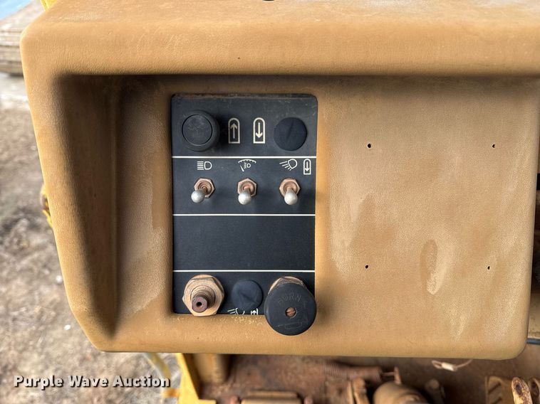 image for item DJ9722 1987 Caterpillar 621E conventional scraper 