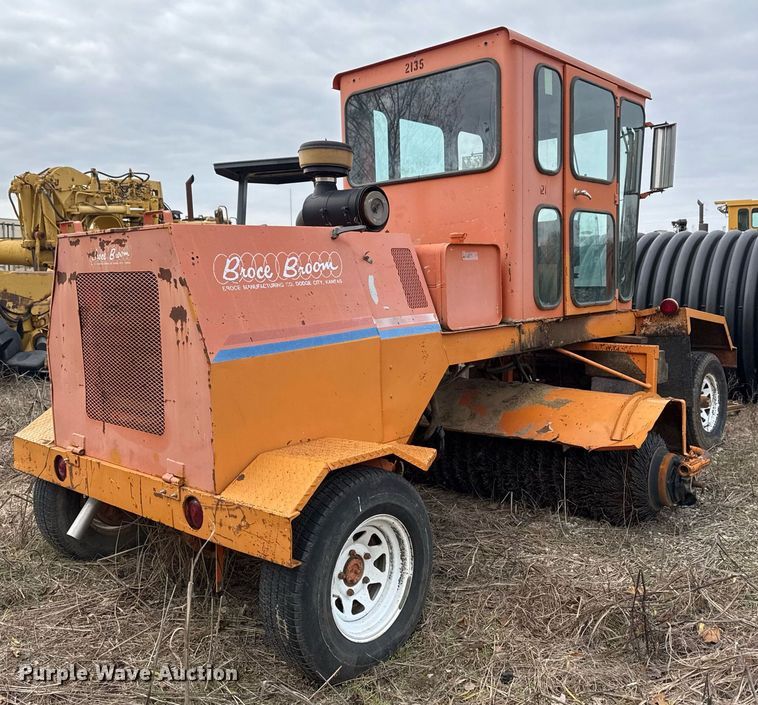 image for item DJ9725 1999 Broce RJ350 broom