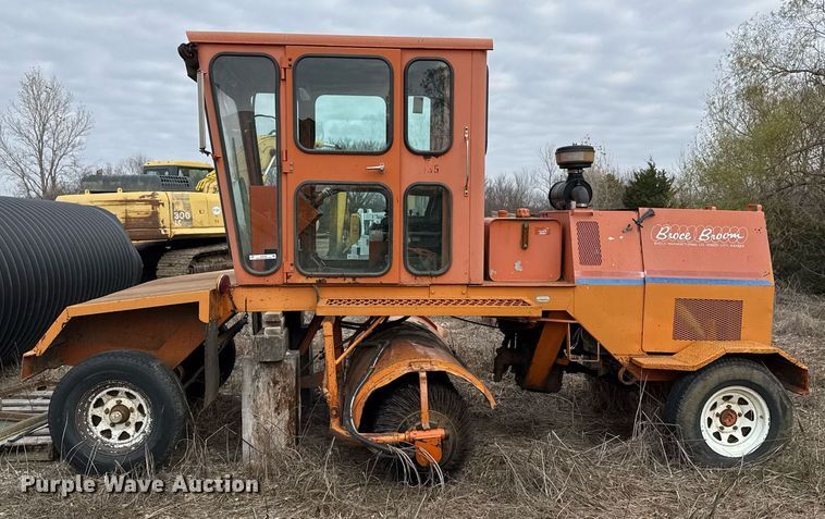 image for item DJ9725 1999 Broce RJ350 broom