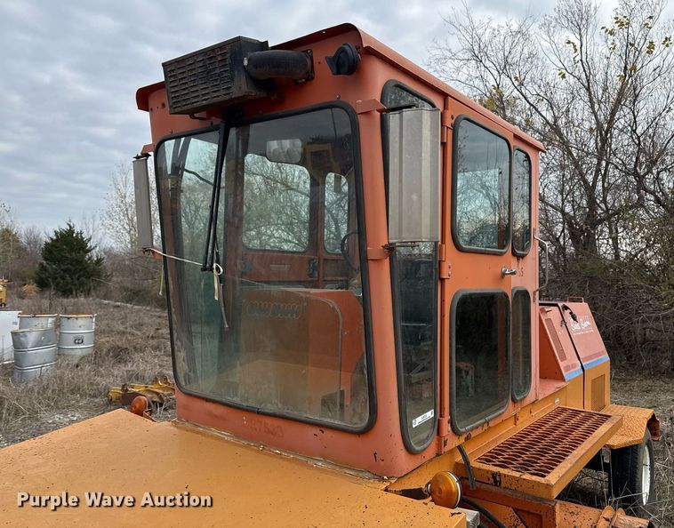 image for item DJ9725 1999 Broce RJ350 broom