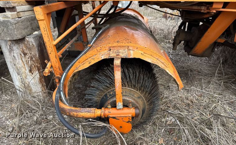 image for item DJ9725 1999 Broce RJ350 broom