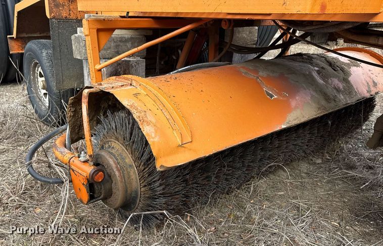 image for item DJ9725 1999 Broce RJ350 broom