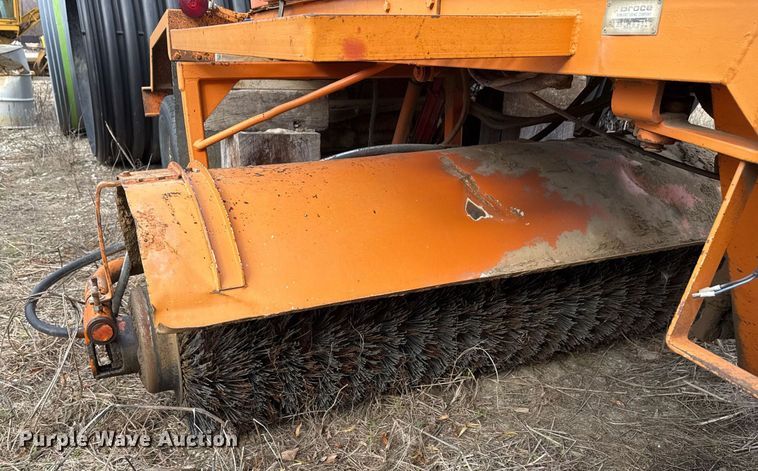 image for item DJ9725 1999 Broce RJ350 broom