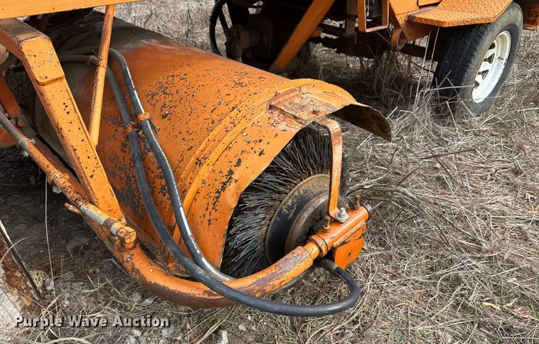 image for item DJ9725 1999 Broce RJ350 broom