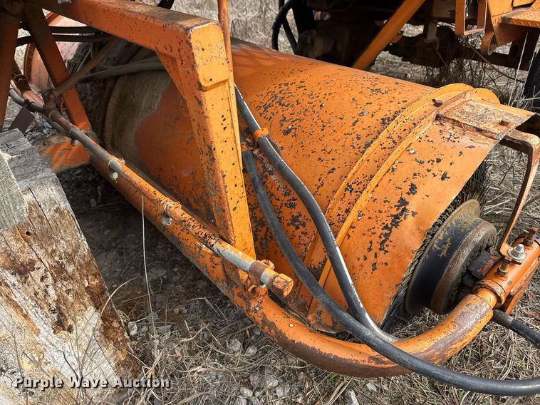 image for item DJ9725 1999 Broce RJ350 broom