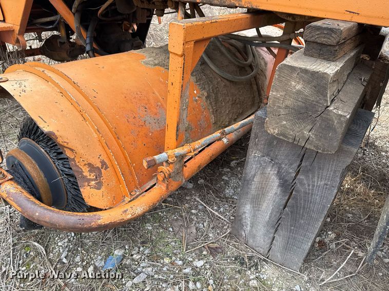 image for item DJ9725 1999 Broce RJ350 broom