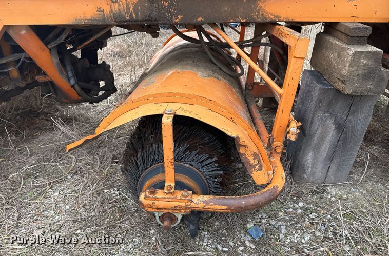 image for item DJ9725 1999 Broce RJ350 broom