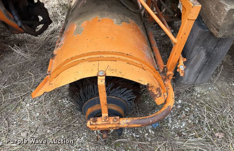 image for item DJ9725 1999 Broce RJ350 broom