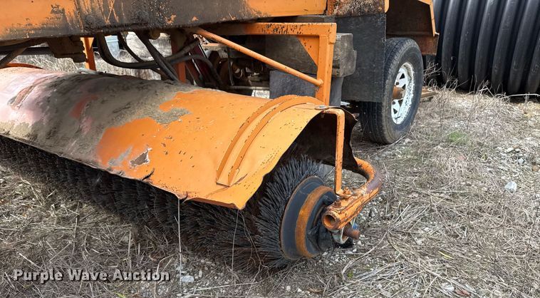 image for item DJ9725 1999 Broce RJ350 broom