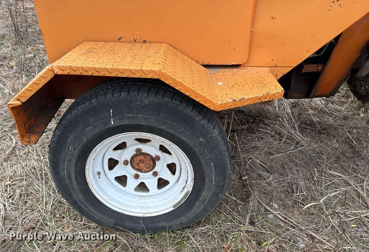 image for item DJ9725 1999 Broce RJ350 broom