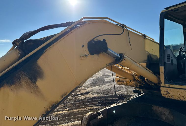 image for item DJ9726 2002 Komatsu PC200LC-7 excavator