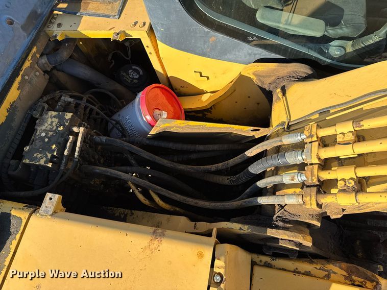 image for item DJ9726 2002 Komatsu PC200LC-7 excavator