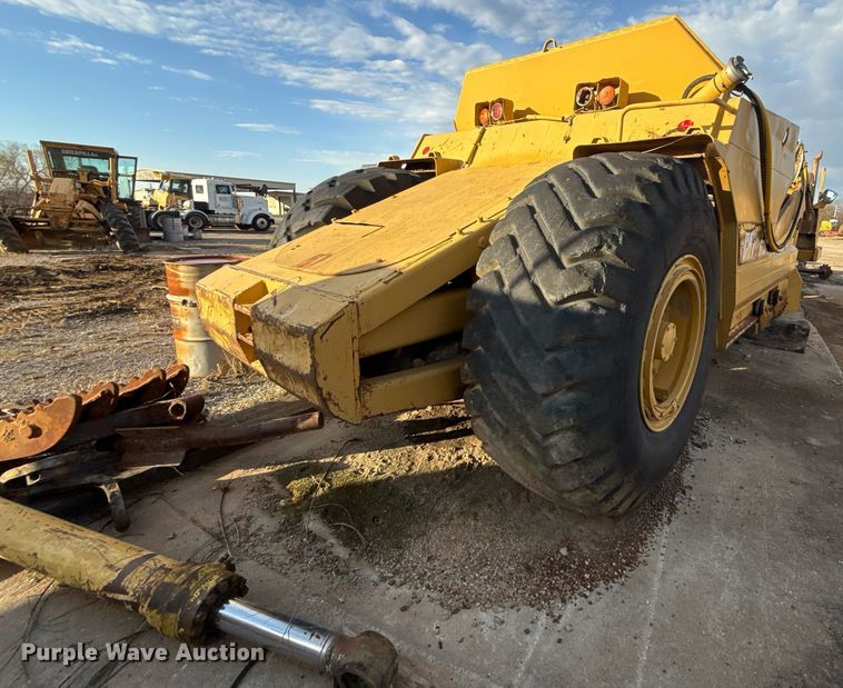 image for item DJ9727 1992 Caterpillar 613C conventional scraper 
