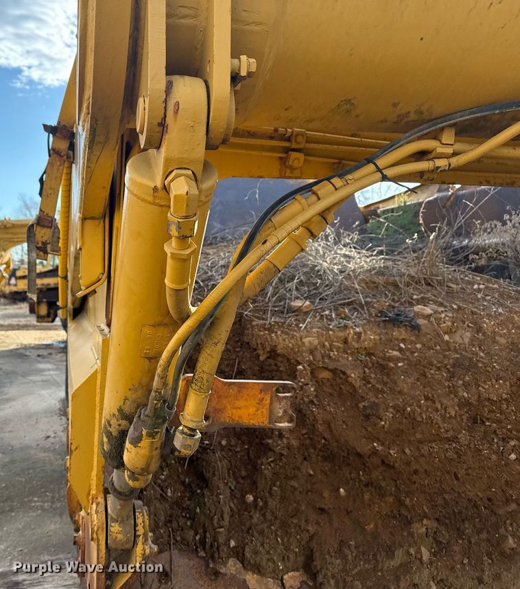 image for item DJ9727 1992 Caterpillar 613C conventional scraper 