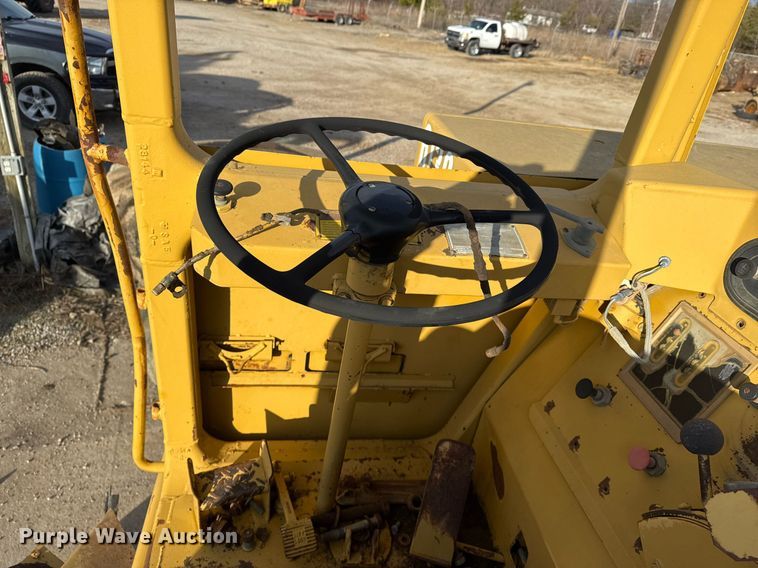 image for item DJ9727 1992 Caterpillar 613C conventional scraper 