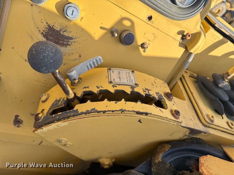 image for item DJ9727 1992 Caterpillar 613C conventional scraper 