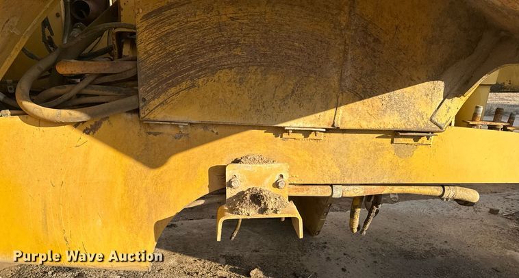 image for item DJ9727 1992 Caterpillar 613C conventional scraper 