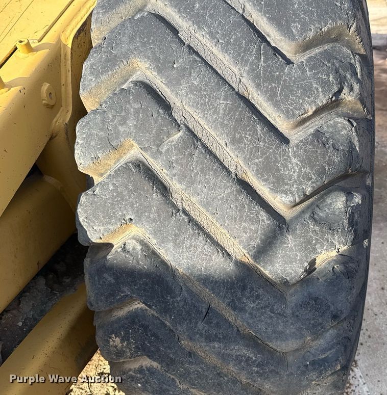 image for item DJ9727 1992 Caterpillar 613C conventional scraper 