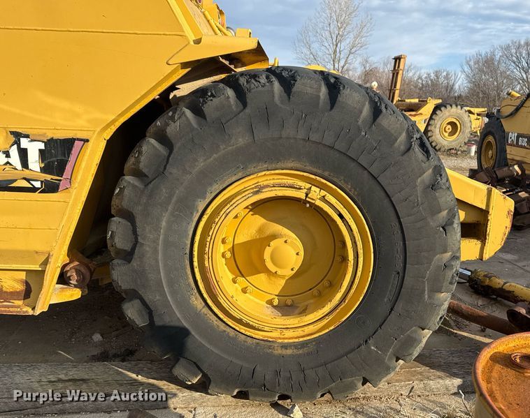 image for item DJ9727 1992 Caterpillar 613C conventional scraper 