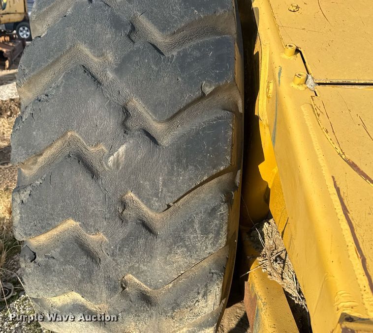 image for item DJ9727 1992 Caterpillar 613C conventional scraper 