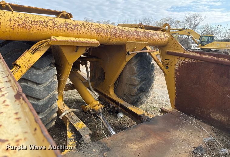 image for item DJ9729 1986 Caterpillar 621B conventional scraper 