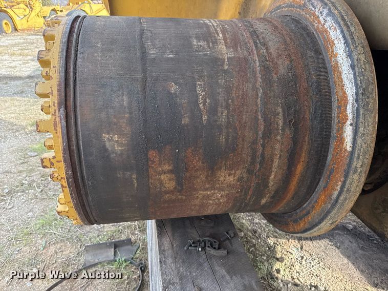 image for item DJ9729 1986 Caterpillar 621B conventional scraper 