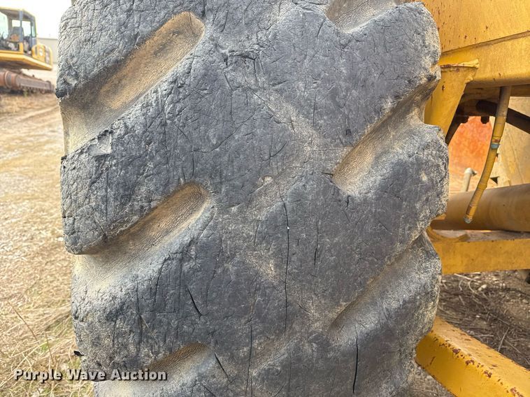 image for item DJ9729 1986 Caterpillar 621B conventional scraper 