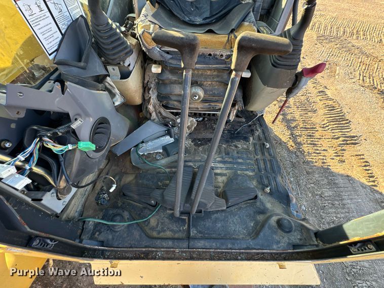 image for item DJ9730 2006 Komatsu PC220LC-8 excavator