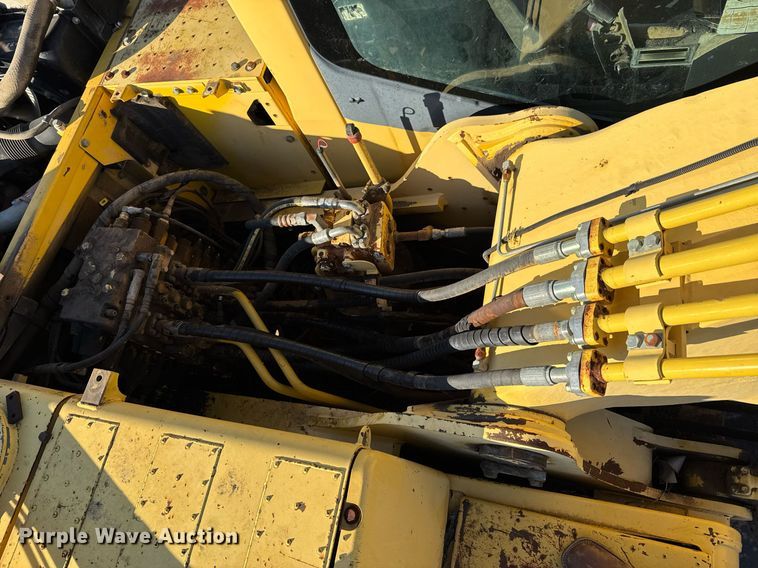 image for item DJ9730 2006 Komatsu PC220LC-8 excavator