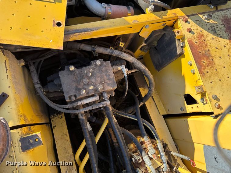 image for item DJ9730 2006 Komatsu PC220LC-8 excavator