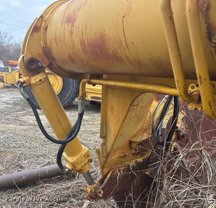 image for item DJ9731 1970 Caterpillar 613 conventional scraper 