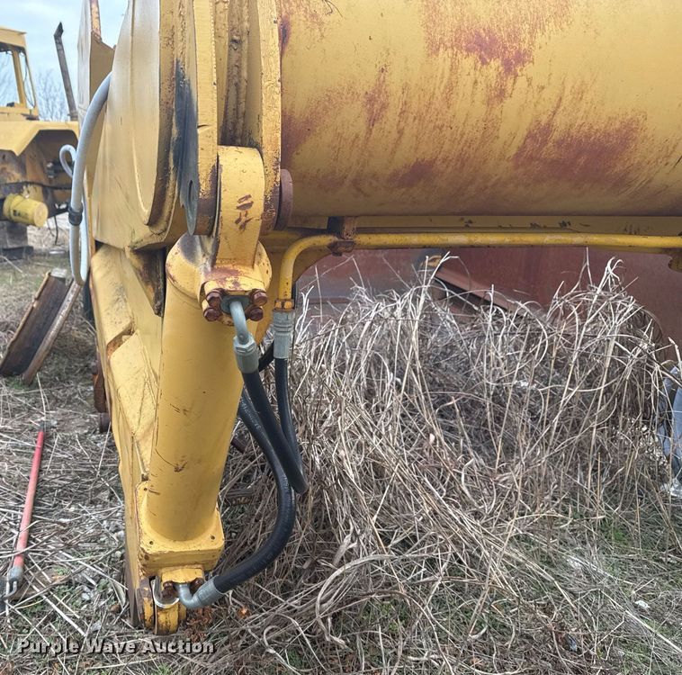 image for item DJ9731 1970 Caterpillar 613 conventional scraper 