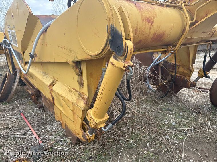 image for item DJ9731 1970 Caterpillar 613 conventional scraper 