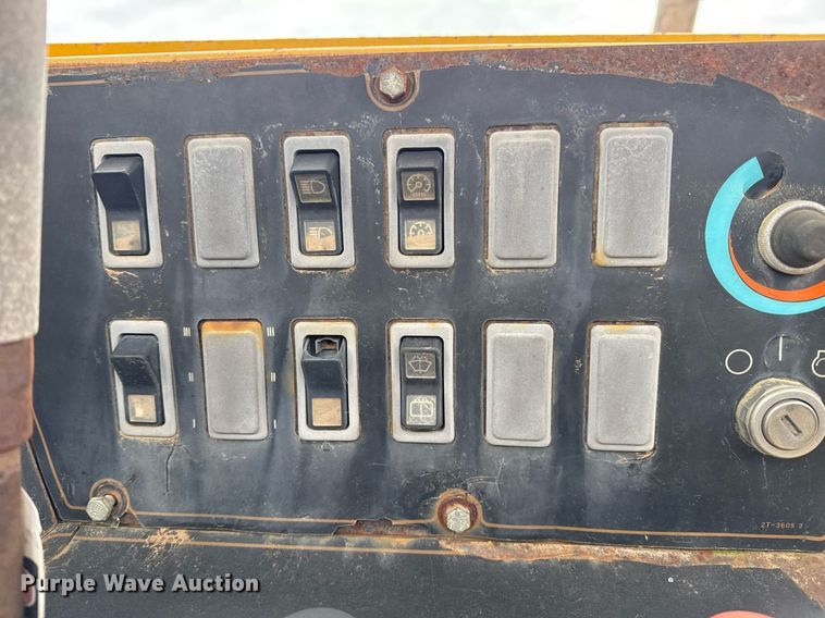 image for item DJ9732 1994 Caterpillar 613C elevating scraper