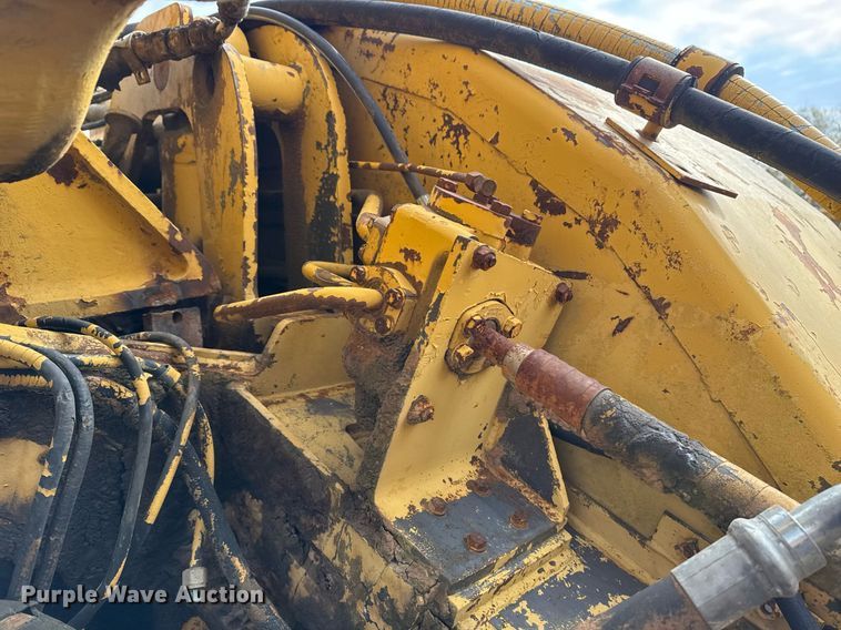 image for item DJ9733 1984 Caterpillar 615 conventional scraper 