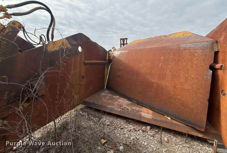 image for item DJ9733 1984 Caterpillar 615 conventional scraper 