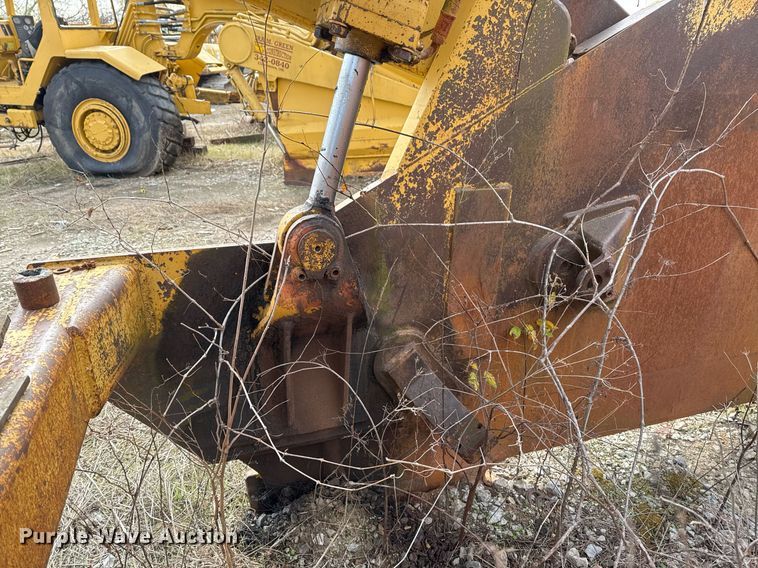 image for item DJ9733 1984 Caterpillar 615 conventional scraper 