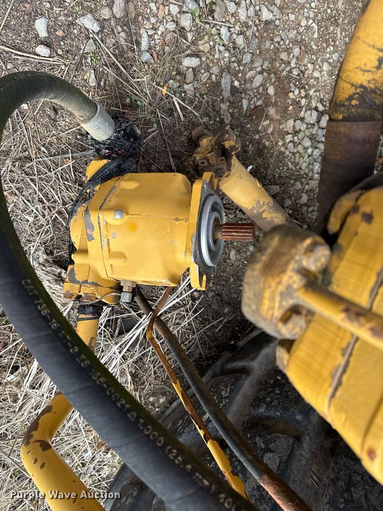 image for item DJ9733 1984 Caterpillar 615 conventional scraper 