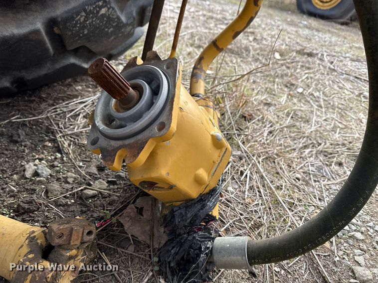 image for item DJ9733 1984 Caterpillar 615 conventional scraper 