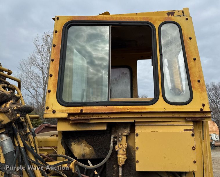 image for item DJ9733 1984 Caterpillar 615 conventional scraper 